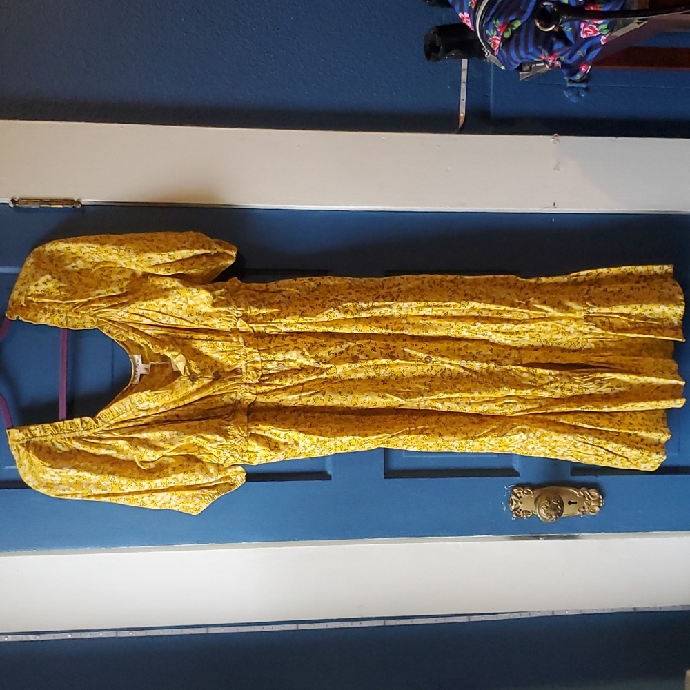A Brand new yellow dress